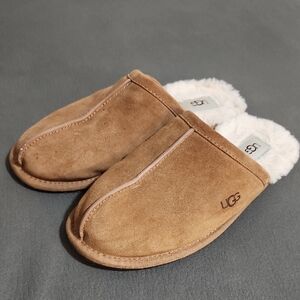 UGG Men's Scuff Suede House Slippers